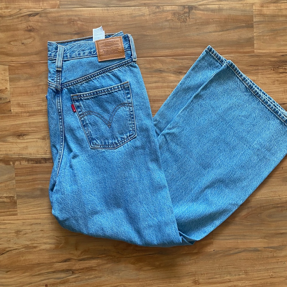 Levi’s Premium Ribcage Wide Leg jeans